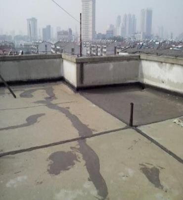 张掖漏水维修 楼顶漏水是什么原因，楼顶漏水维修方法是什么?